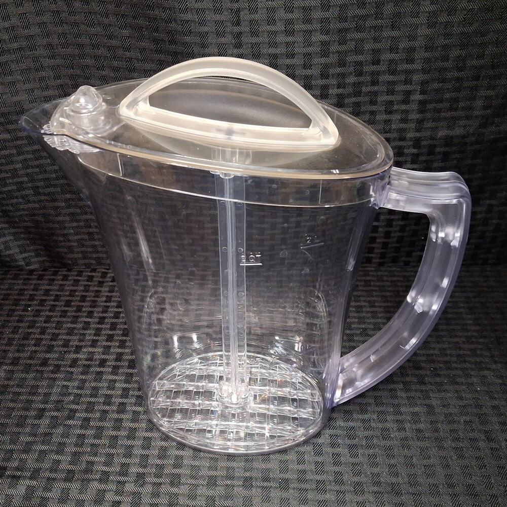 Pampered Chef #2278 Quick Stir Pitcher 2 QT 2 L Clear